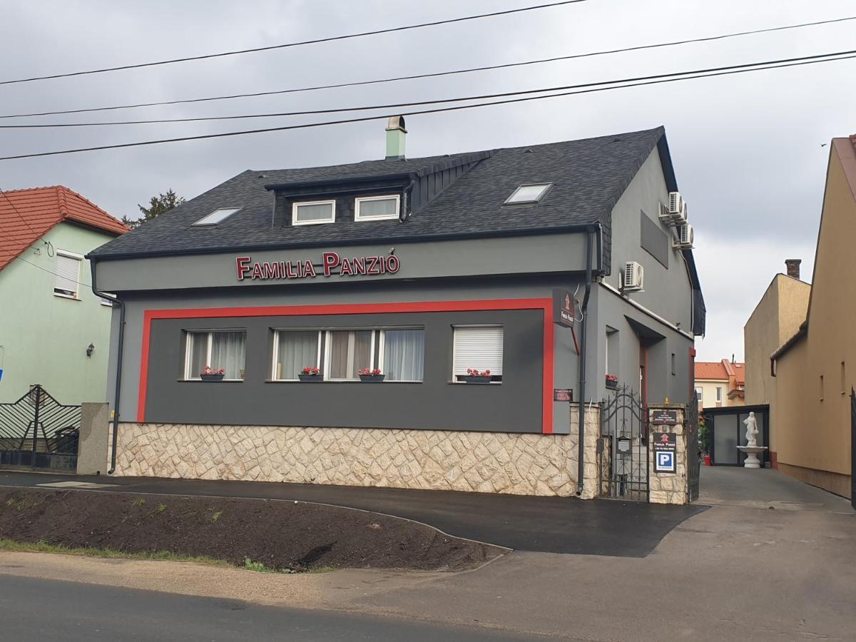 Familia Panzió Győr Acomodação com café da manhã Exterior foto